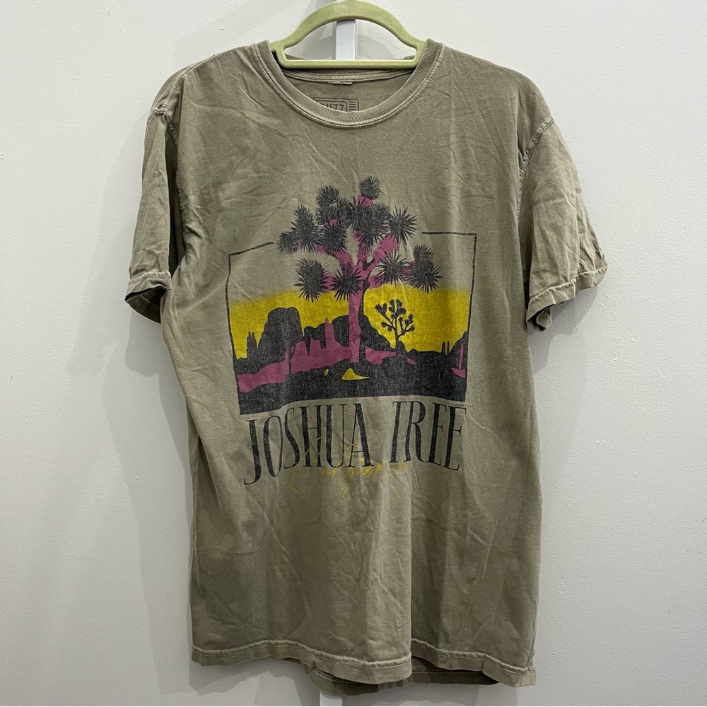 Joshua Tree Graphic Tee - Olive Green Short Sleeve Shirt